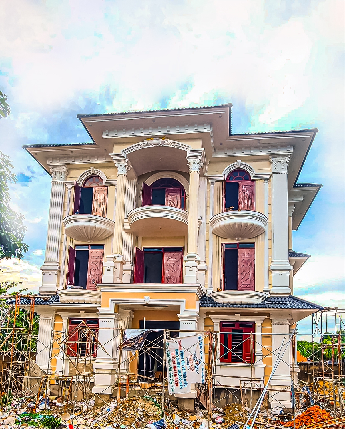 Cung cấp và lắp đặt cửa thép vân gỗ cho nhà ở dân dụng